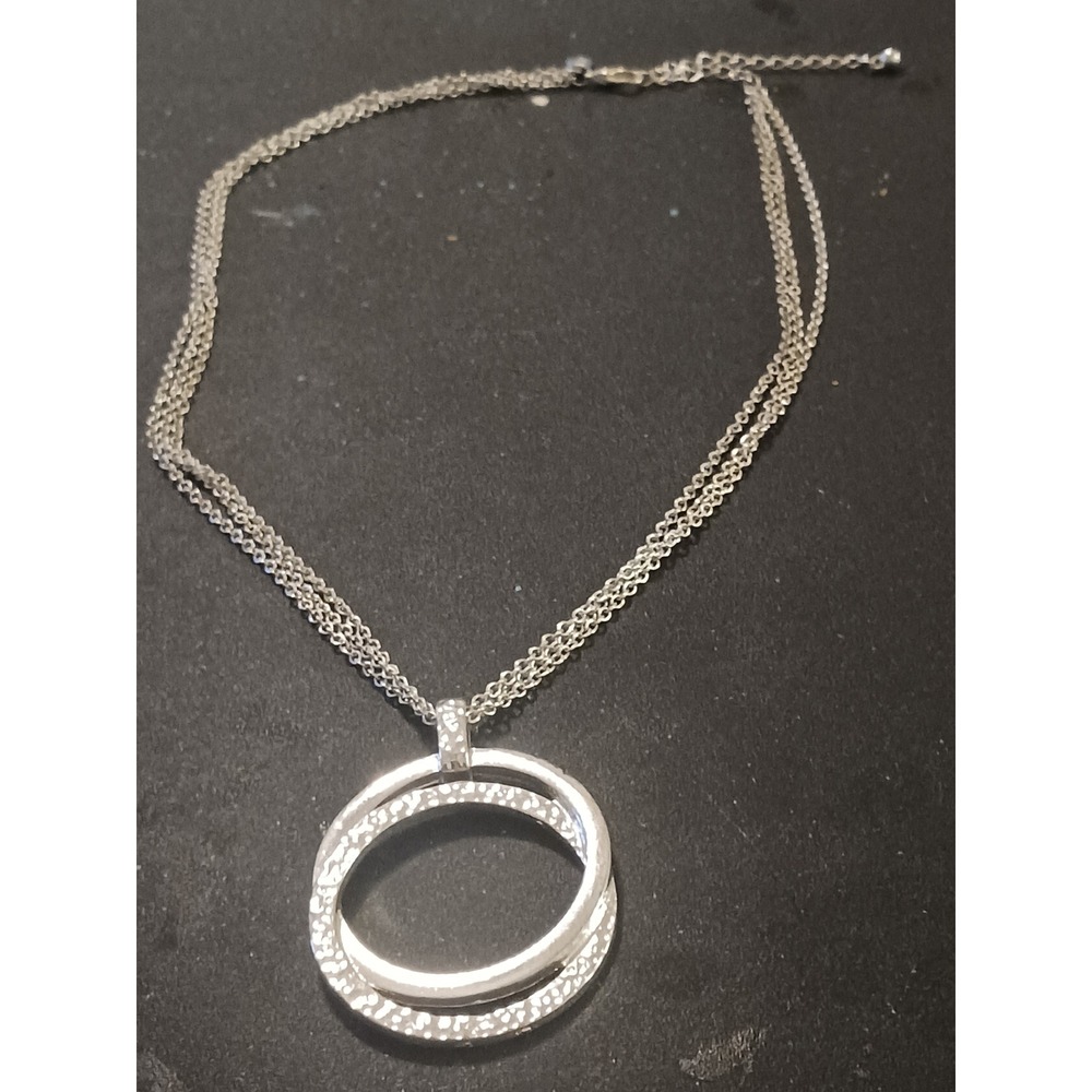 KR Silvertone Triple Strand Hammered Interlocking Double Circle Pendant Necklace - Picture 5 of 7